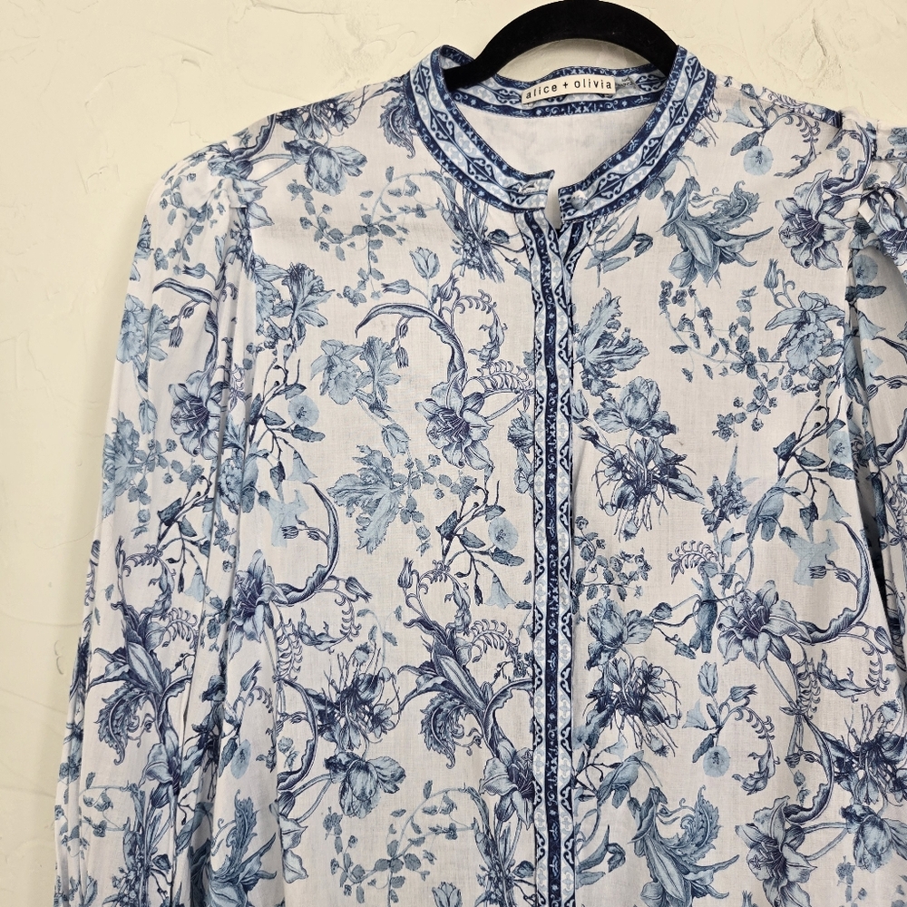 Alice + Olivia Blue and White Floral Balloon-Sleeve Blouse - Picture 4 of 13